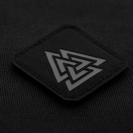 M-Tac Patch Valknut Laser Cut Odin symbol mustalla taustalla.