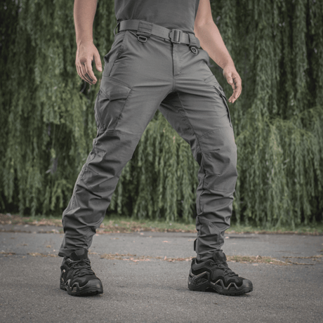 M-Tac taktiset housut Aggressor Gen. II Flex luonnossa, painotus toiminnallisuudessa ja mukavuudessa