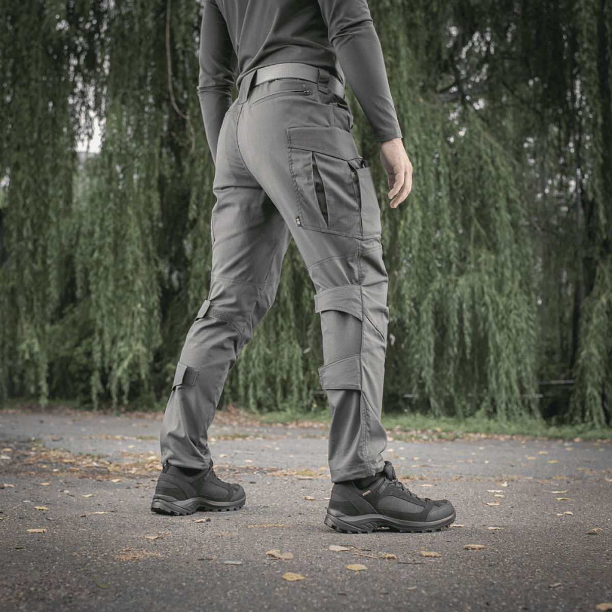 M-tac taktiset housut Conquistador Gen. I Flex ulkoiluun, valmistettu kestävästä polycotton Rip-stop Flex -materiaalista, nähty takaa