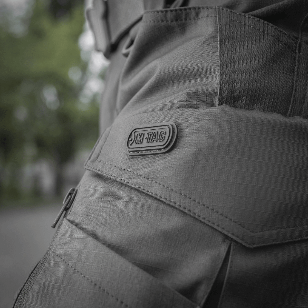 M-tac taktiset housut Conquistador Gen. I Flex polycotton Rip-stop Flex -kankaalla ulkoiluun, kuvattu sivulta