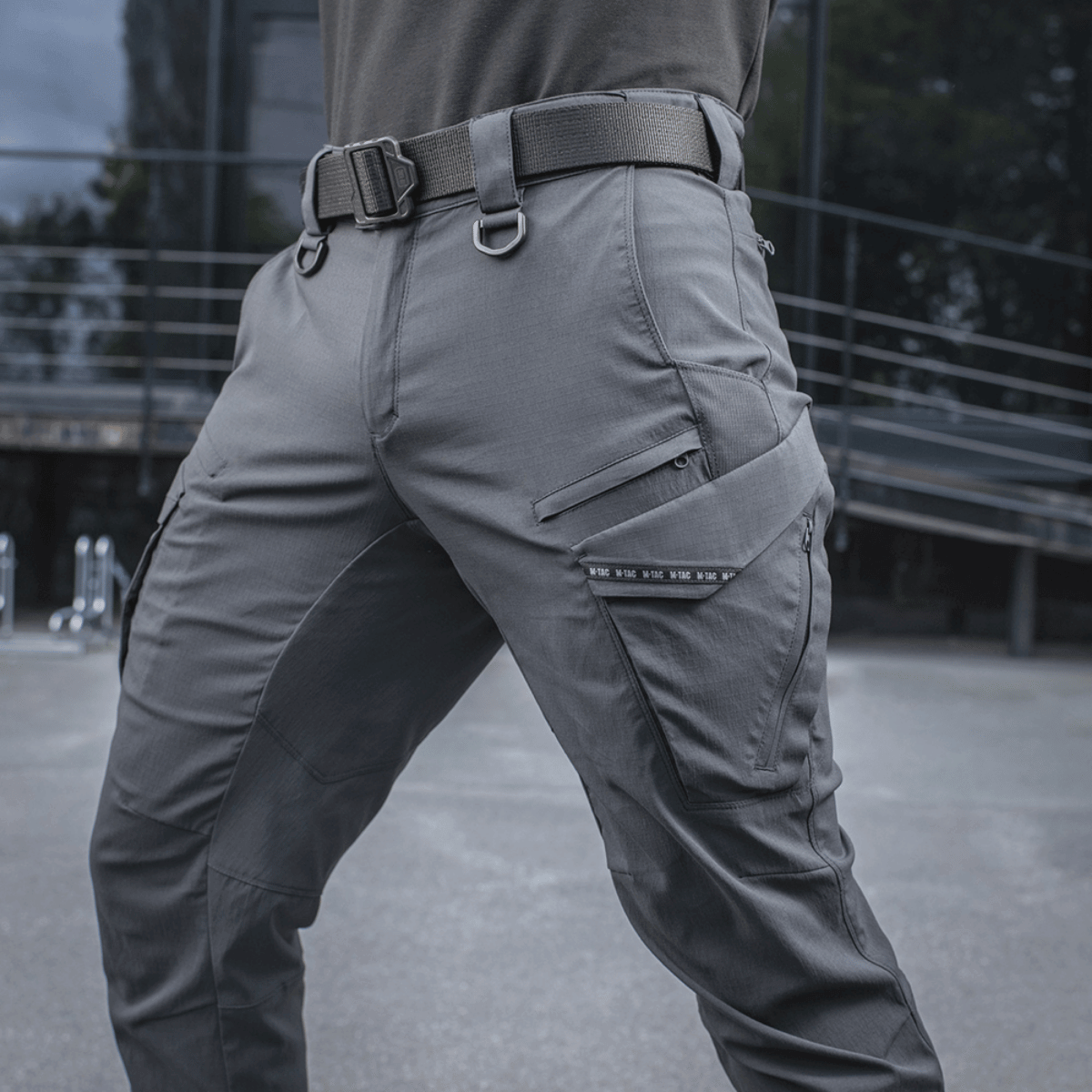 M-Tac-housut Aggressor Summer Flex Rip-Stop-nylonista, suunniteltu hengittävyydelle ja mukavuudelle kuumassa.