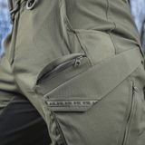 M-Tac Aggressor Summer Flex -housut taskuilla ja kevyellä Rip-stop-nylonilla, suunniteltu taktiseen ja mukavaan käyttöön lämpimässä säässä.