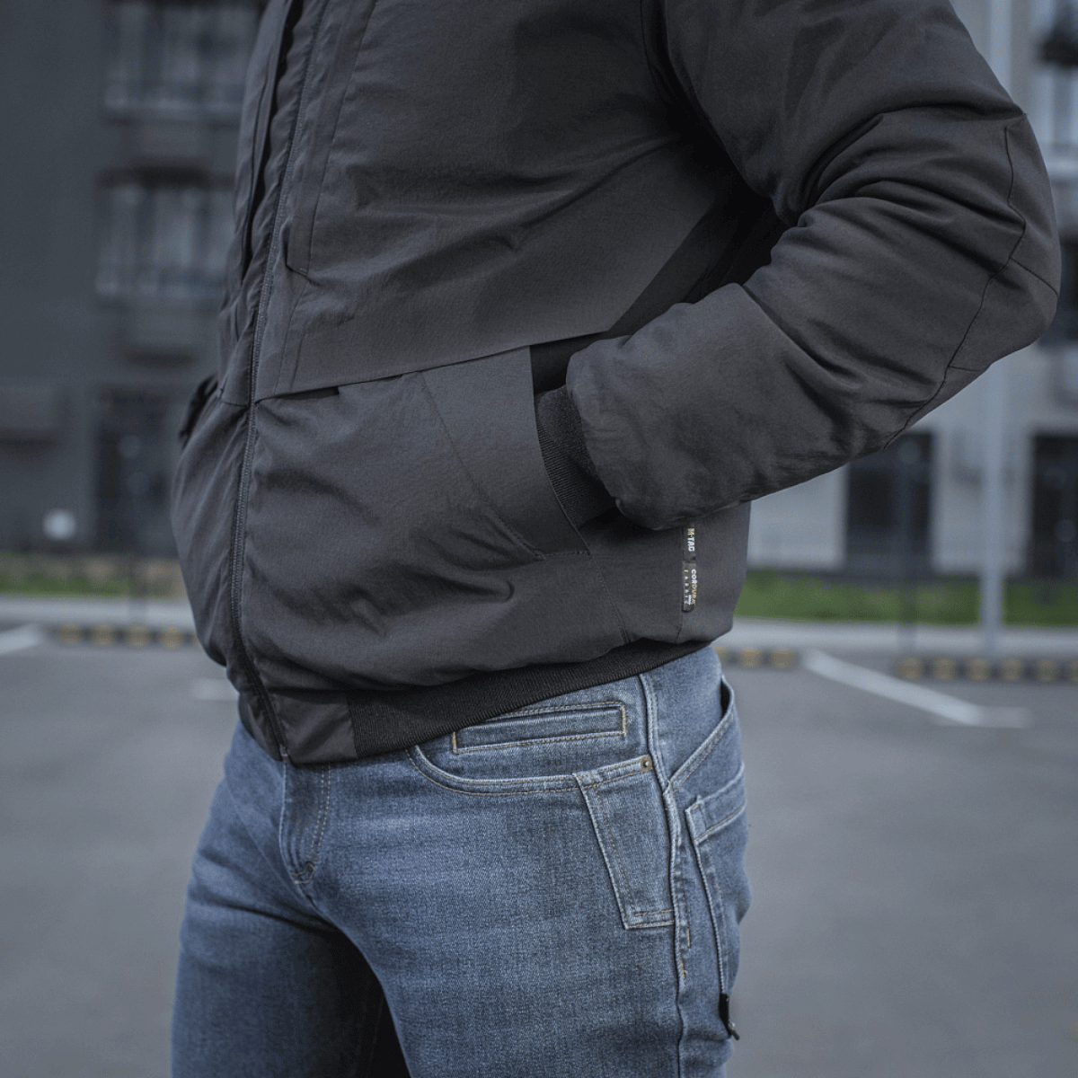 M-Tac Rubicon Jakke Gen. II – kestävä ja lämmin bomber-takki tyylikkäällä designilla ja vettä hylkivällä Cordura-kankaalla ulkoilmassa.