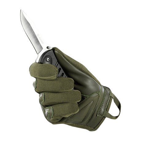 M-Tac Assault Tactical Mk.2 -käsineet vihreänä, kuvassa veitsi, optimaalinen suoja ja mukavuus.