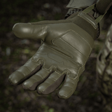 M-Tac Handsker Assault Tactical Mk.4 ulkokäyttöön, vahvistettu nahkakämmen ja velcro metsäympäristössä