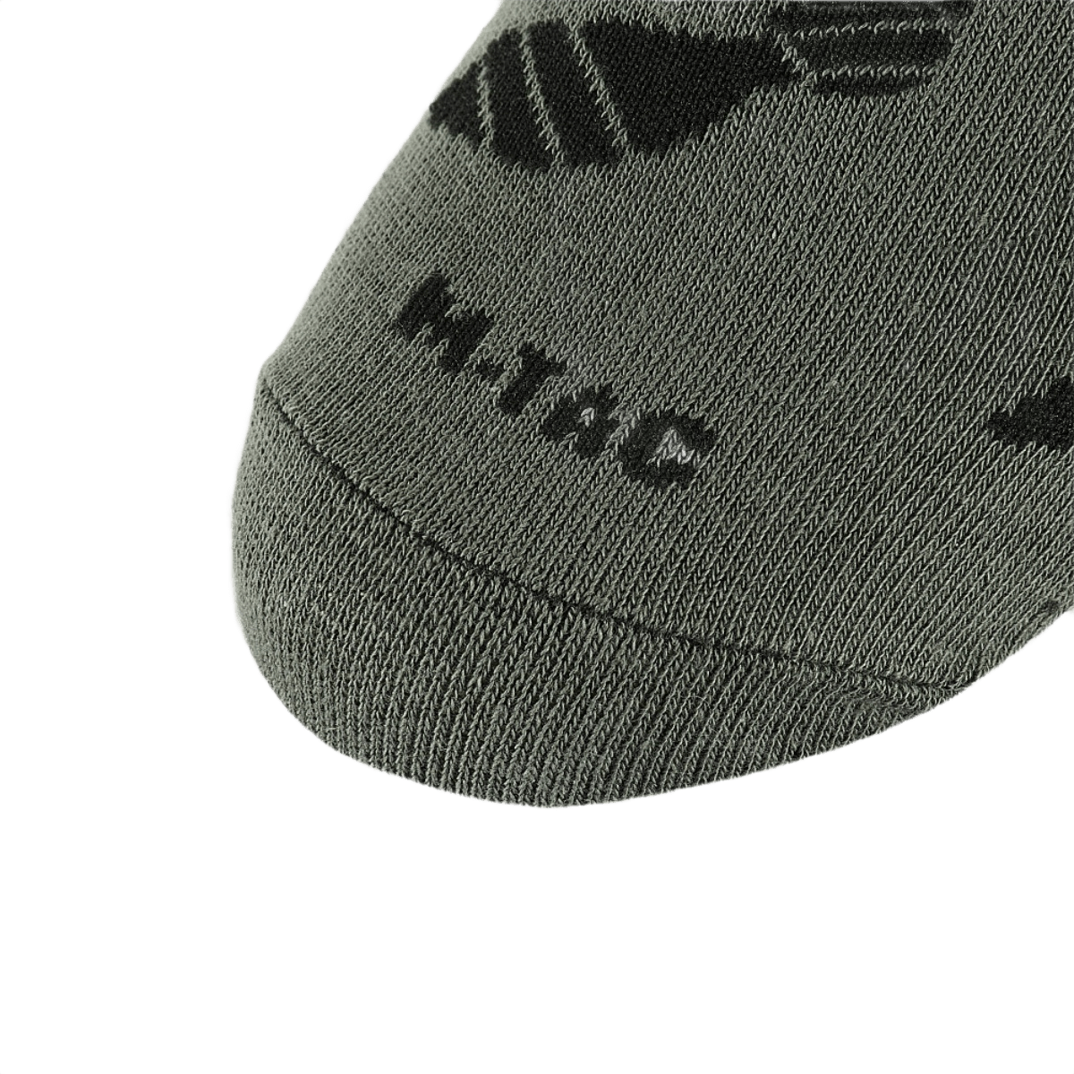 M-Tac Let Sommersokker Morter Bomber, lyhyt sukka kevyestä ja hengittävästä materiaalista, uniikilla Morter Bomber -kuviolla miesten urheiluun ja vapaa-aikaan.