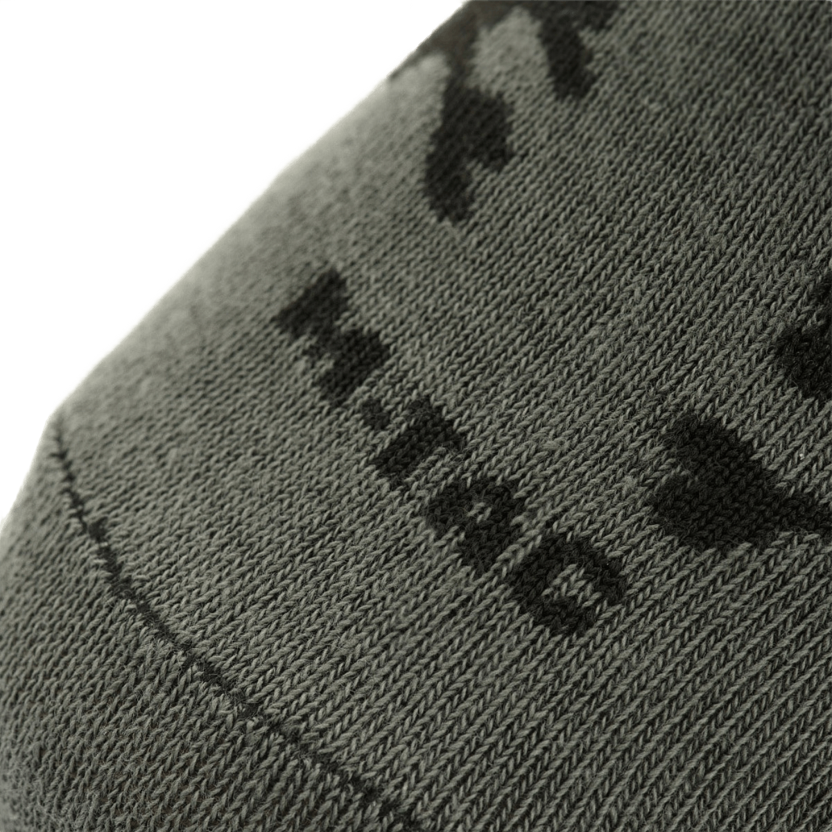 Lähikuva M-Tac kevyt kesäsukka Pirate Skullista, ergonominen istuvuus, täydellinen urheiluun lämpimällä säällä.