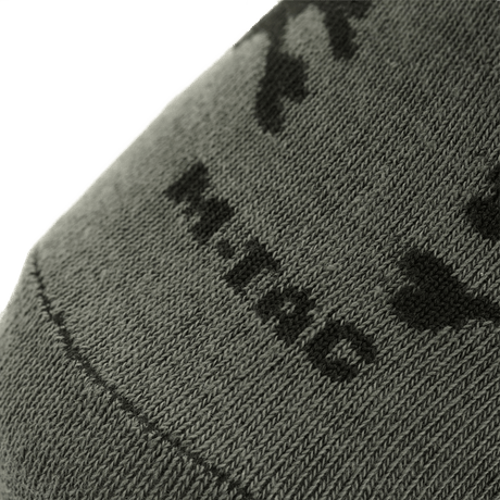 Lähikuva M-Tac kevyt kesäsukka Pirate Skullista, ergonominen istuvuus, täydellinen urheiluun lämpimällä säällä.