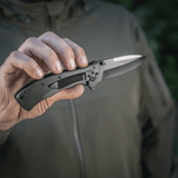 M-Tac Outdoor & Militær Type 7 kädessä, kevyt kromiruostumatonta terästä, mustapinnoite, taktinen EDC-veitsi.