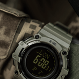 M-Tac Tactical Ur med Kompas 2233 kestävässä muotoilussa LED-taustavaloilla, sopii ulkoiluun ja taktiseen käyttöön.
