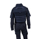 Anorak Niobium® Tactical II – full set pehmeä kehonpanssari ampuma-aseita ja veitsiä vastaan, nähtynä takaa.