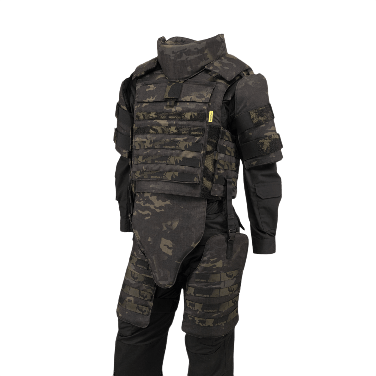Kuva Anorak Niobium® Tactical II – full set MultiCam® -kehonpanssarijärjestelmästä, suunniteltu kattavaan suojaukseen ja joustavuuteen.
