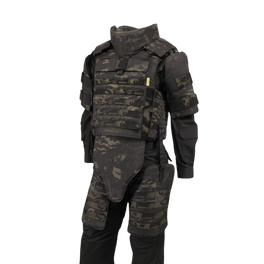 Kuva Anorak Niobium® Tactical II – full set MultiCam® -kehonpanssarijärjestelmästä, suunniteltu kattavaan suojaukseen ja joustavuuteen.