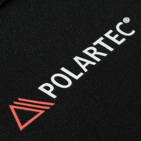 Polartec-logo M-Tac Level I Polartec Thermal -housujen kankaassa, osoittaa Power Dry®-materiaalin kestävyyden ja laadun.