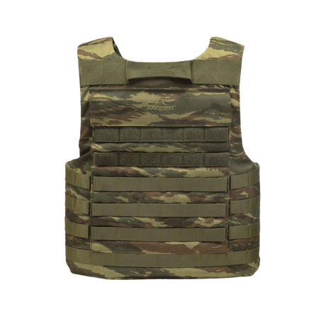 Anorak Tactical III Cover maastokuvioituna, kestävä päällyskuori CORDURA®:lla ja 3D SPACER Coolmax® -vuorauksella. Ihanteellinen turvalliseen istuvuuteen.