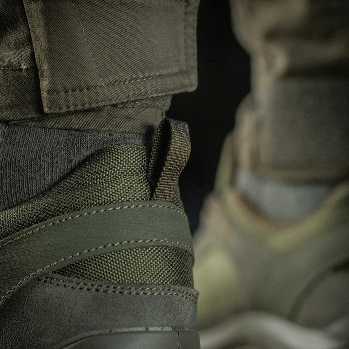 Lähikuva Tactical Sneakers Demi-Season -kengästä – kumavahvistettu kantapää ja premium-materiaalit ulkoiluun.