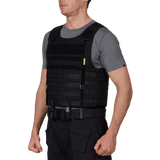 Anorak Tactical I Cover henkilöllä esittelee PALS webbingiä ja ergonomista muotoilua, sopiva poliisi- ja puolustushenkilöstölle.
