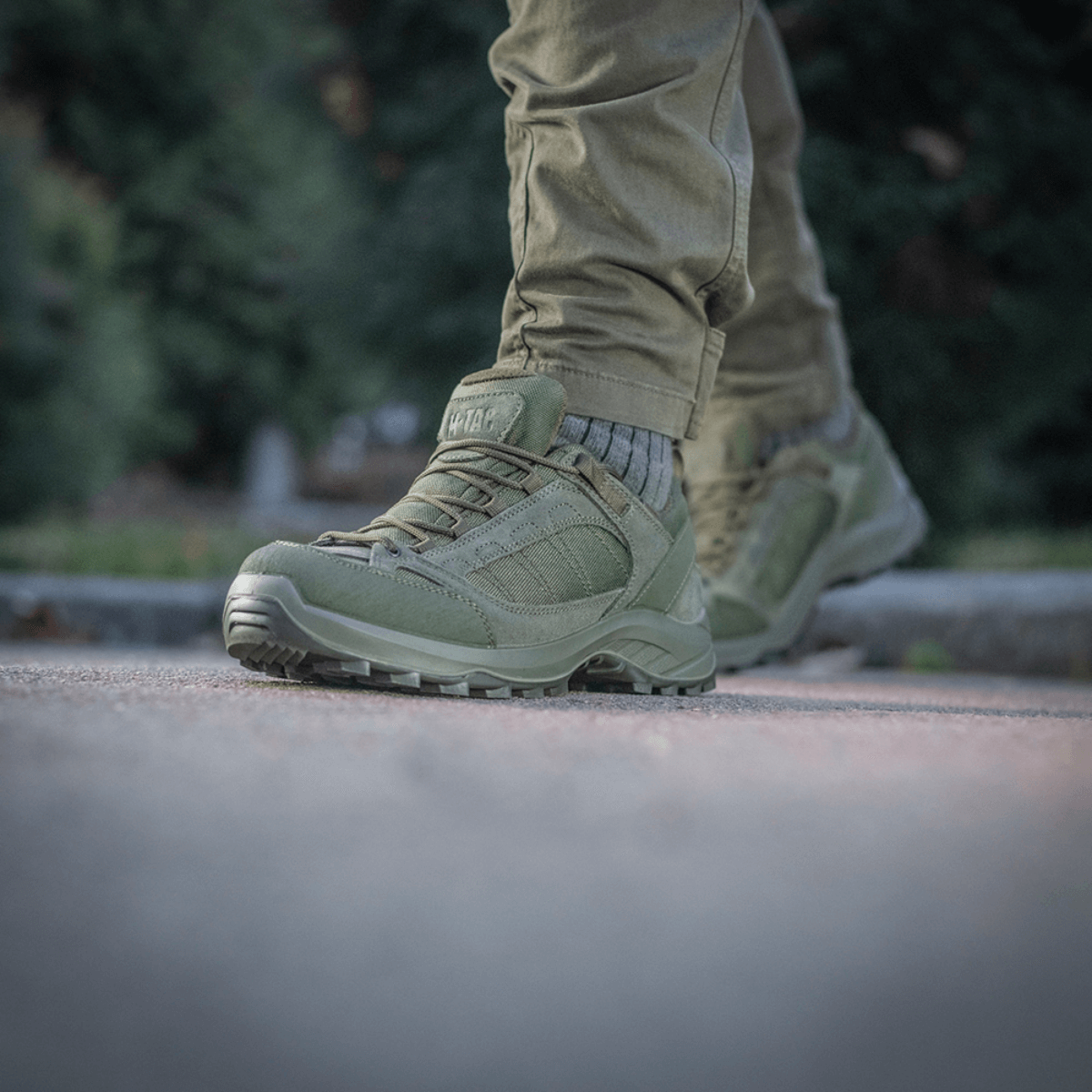 Tactical Sneakers Demi-Season – kevyt ja mukava, sopii retkeilyyn ja polkujuoksuun kaupunki- ja luontoympäristössä, valmistettu nahasta ja Cordurasta.