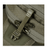 Lähikuva M-Tac Buckler Taske Elite Hex -materiaalista ja vetoketjusta, Hex-Cordura ja MOLLE-järjestelmä.