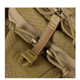Lähikuva M-Tac Buckler Taske Elite Hexistä, Hex-Cordura-kangas ja MOLLE-järjestelmä lisävarusteille.