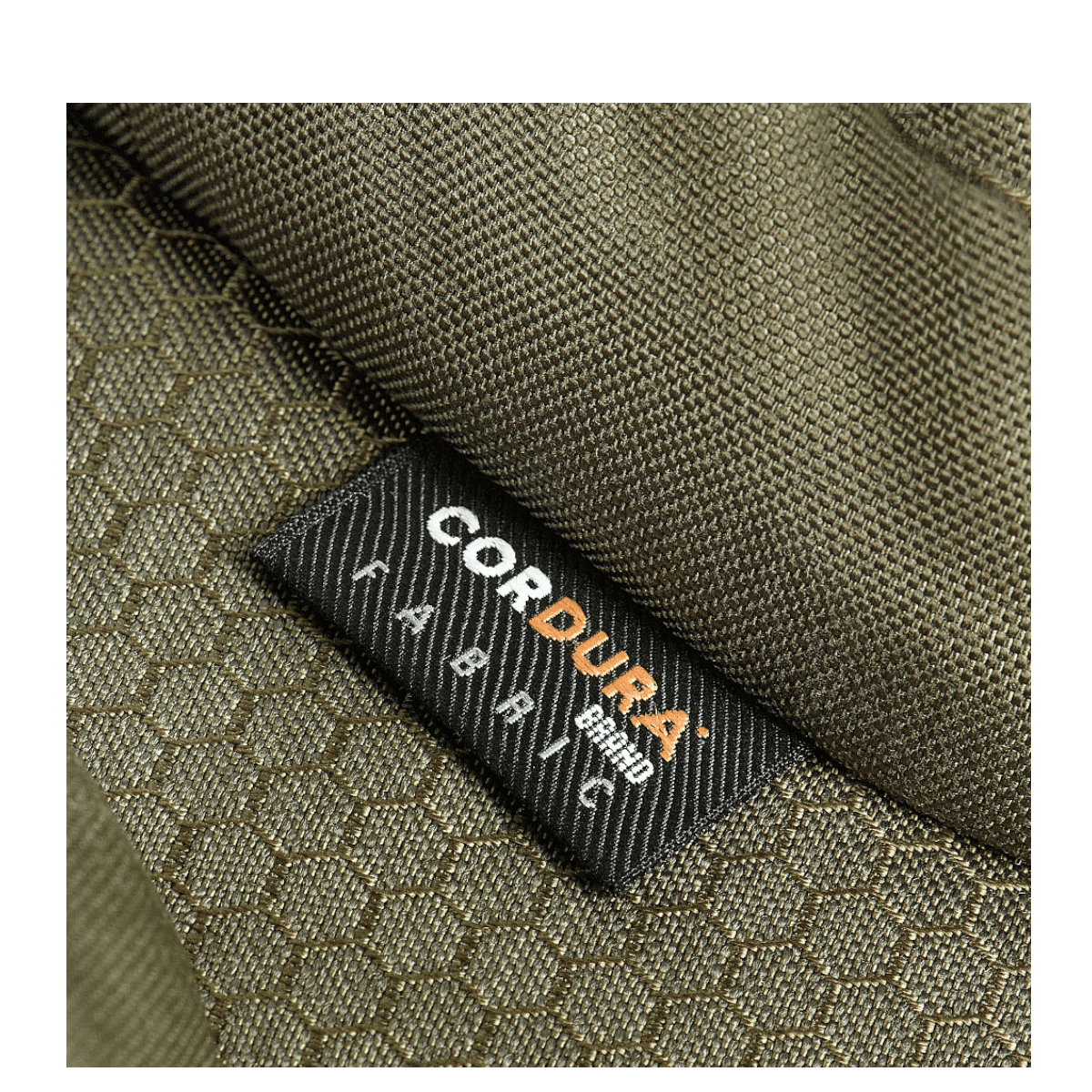Lähikuva M-Tac Bat Wing Taske Elite Hexistä, vahva Cordura Hex -kangas vihreänä tekstuurilla, korostaa kestävyyttä.