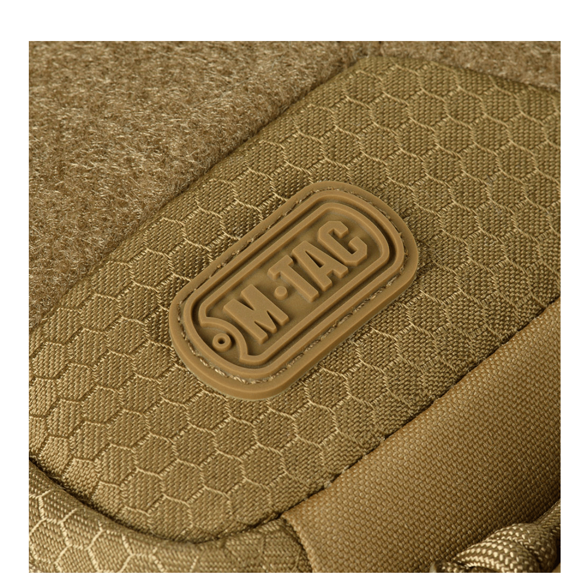 Lähikuva M-Tac Buckler Taske Elite Hexistä Hex-Cordura-materiaalissa, M-TAC-logo ja tekstuuri näkyvissä.