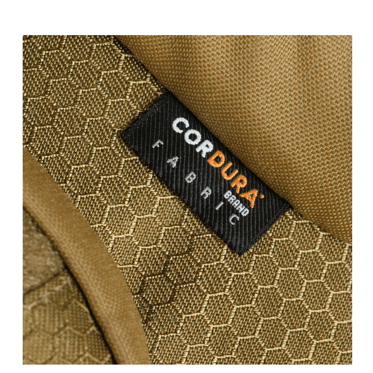 Lähikuva M-Tac Bat Wing Taske Elite Hexistä, kestävä Cordura Hex -materiaali ja Cordura-brändimerkki.