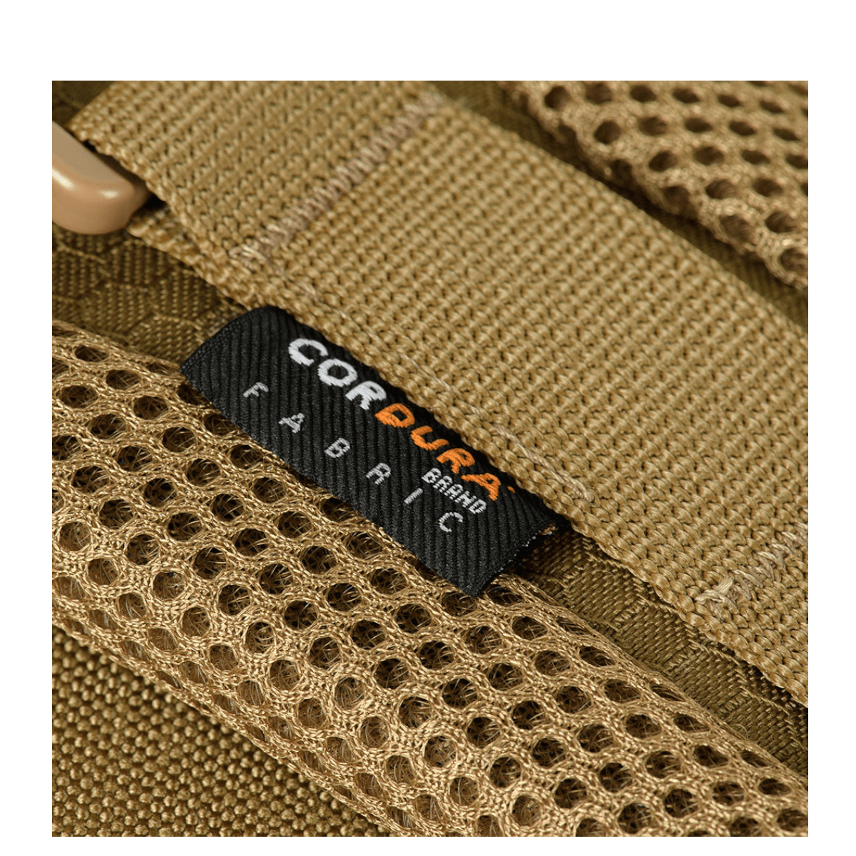 Lähikuva M-Tac Buckler Taske Elite Hex -kankaasta ja Cordura 500D -vahvikkeesta.