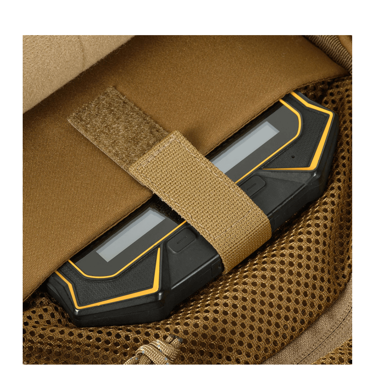 Lähikuva M-Tac Buckler Taske Elite Hex -mallista, MOLLE-järjestelmä ja sisätaskut turvalliseen säilytykseen.